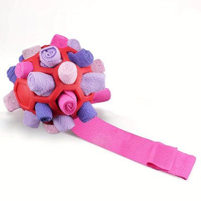 Zoom bild av aktivitetsboll aktiveringsboll aktivering hundaktivering snuffle ball snuffelmatta boll hundboll godisgömma snacksgömma hundleks