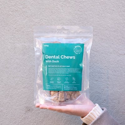 Zoom bild av hundsnacks hundgodis anka duck naturligt buddy träningsgodis hundtugg