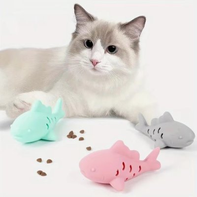 Zoom bild av godisgömma aktiveringsleksak silikon kattleksak snacksgömma snacksleksak katt rosa grön mjuk fisk