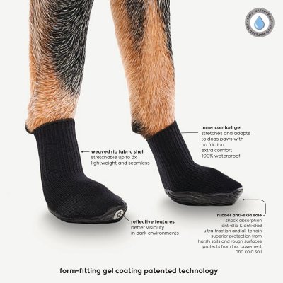 Zoom bild av hundsko hundstövlar hundsockar vinterskor hund kalla tassar tassvärmare snöskydd goo eez ultras monochromez svart hundskor