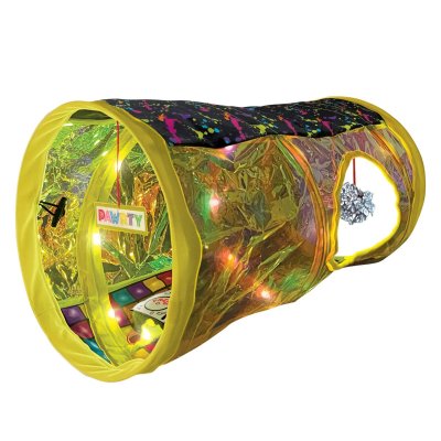Zoom bild av KONG Play Spaces Rave Cave kattunnel multisensorisk musik lampor rejv kattleksak gul tunnel lek katt