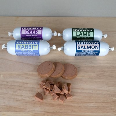 Zoom bild av monster belöningsgodis blötfoder korv sausage lamb lamm fresh meat blötmat helfoder spannmålsfri kladdfri slice & dice hundgodis