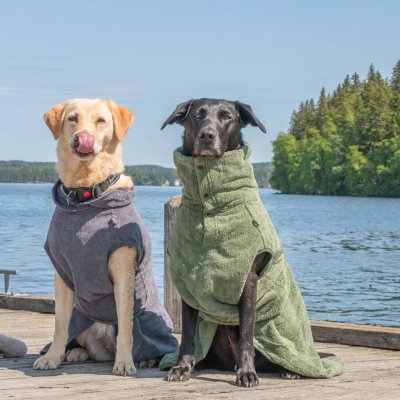 Zoom bild av Rukka Medea X Bathrobe Olivgrön dark olive badrock hundbadrock handduk