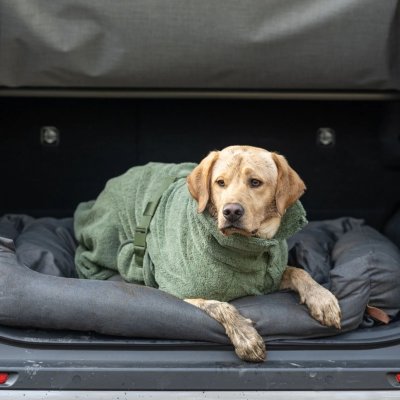 Zoom bild av Rukka Medea X Bathrobe Olivgrön dark olive badrock hundbadrock handduk