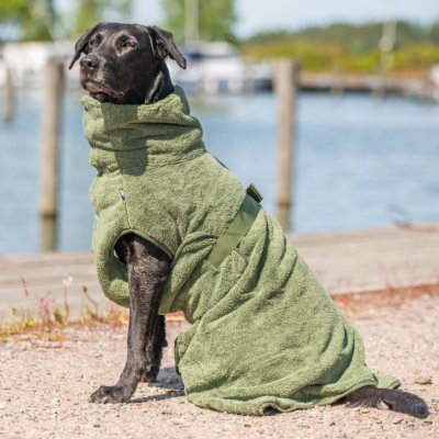Zoom bild av Rukka Medea X Bathrobe Olivgrön dark olive badrock hundbadrock handduk