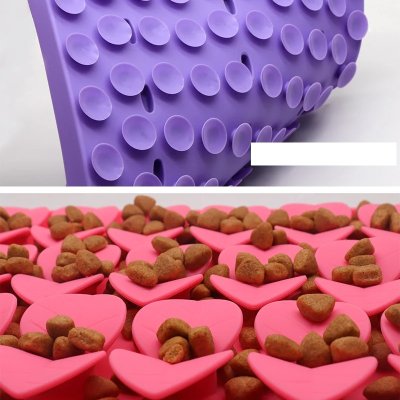 Zoom bild av slickmatta slickplatta lickimat silikon flytande hundgodis belöningsgodis churu leverpastej