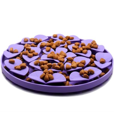 Zoom bild av slickmatta slickplatta lickimat silikon flytande hundgodis belöningsgodis churu leverpastej