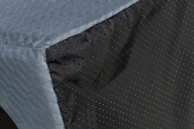 Zoom bild av hundbädd kattbädd bädd sammet viloplats igloo koja trixie blå grå hus