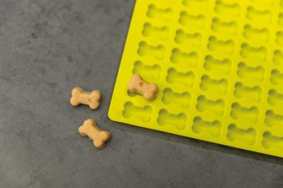 Zoom bild av Bakform / Lick´n´Snack-platta, ben, neongrön silikon, 38 × 28 cm