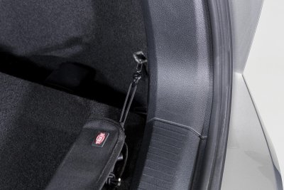 bilskydd hundskydd bil bagageskydd bagageutrymme kofångarskydd hund i bil biltransport hund hundar golvkrokar vikbart svart poly