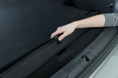 bilskydd hundskydd bil bagageskydd bagageutrymme kofångarskydd hund i bil biltransport hund hundar golvkrokar vikbart svart poly