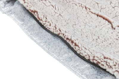 Zoom bild av liggmatta ulliknande pile dyna hunddyna hundbädd hundmatta värmereflekterande vit brun trixie soft edition