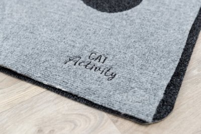 Zoom bild av kattleksak kattlekmatta lekmatta leksak katt katter tyg polyester äventyrsmatta aktivitetsmatta grå svart filt cat activity trix