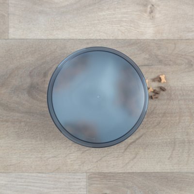 Zoom bild av trixie dog activity buzzer nivå 1 plast blå vit interaktiv leksak hundleksak aktivering hundaktivering godisgömma knapp