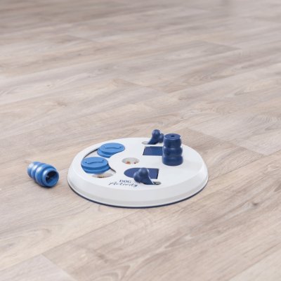 Zoom bild av aktiveringsspel hundaktivering aktiveringsleksak belöningspussel hundpussel aktivitet belöning godisgömma trixie