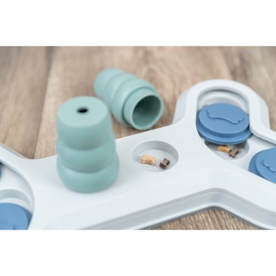 Zoom bild av Trixie Dog Activity Flip Bone, Nivå 1, 32×18 cm hundleksak hundspel aktiveringsleksak ny färg blå grön
