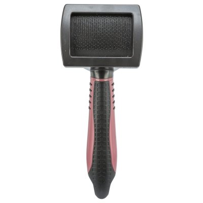 Zoom bild av kattkarda karda mjuk soft känslig hud päls pälsvård metallborst plasthandtag gummi halkfritt grepp rödrosa svart trixie 7x16cm