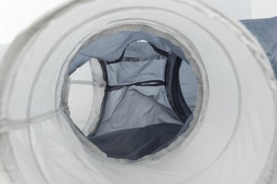 Zoom bild av kattunnel lektunnel kattleksak tunnel katt lekplats tunnlar grå vit trixie