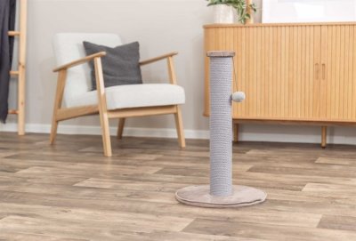 Zoom bild av klöspelare klösmöbel kattklös klöspinne klösbräda grå beige taupe trixie boll jute plysch
