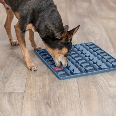 Zoom bild av Trixie Lick'n'snack matta, silikon 30 cm, petrol dimblå blågrå aktiveringsleksak slickmatta slickplatta flytande godis hund katt