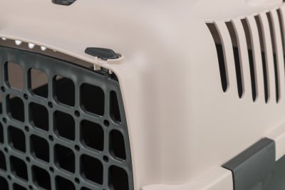 Zoom bild av transportbur hundbur kattbur plastbur med handtag lucka grå beige