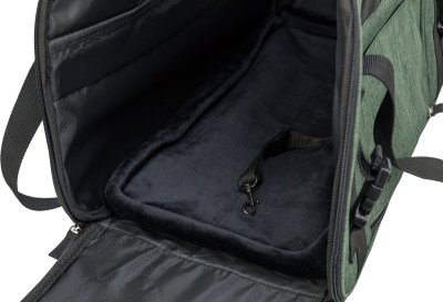 Zoom bild av transportväska olivgrön madison trixie transportbur tygväska hund katt grön bärväska hundväska med koppel nät transport bil