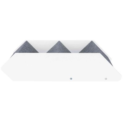 Zoom bild av hundtrappa kattrappa trappa hund katt husdjur ledproblem ryggproblem ont i ryggen gammal hund liten hund sjukdom trappa vit trä