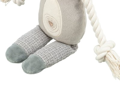 Zoom bild av hundleksak mjukdjur gosdjur tvättbjörn grå med rep stadig robust leksak tyg plysch hållbar trixie raccoon